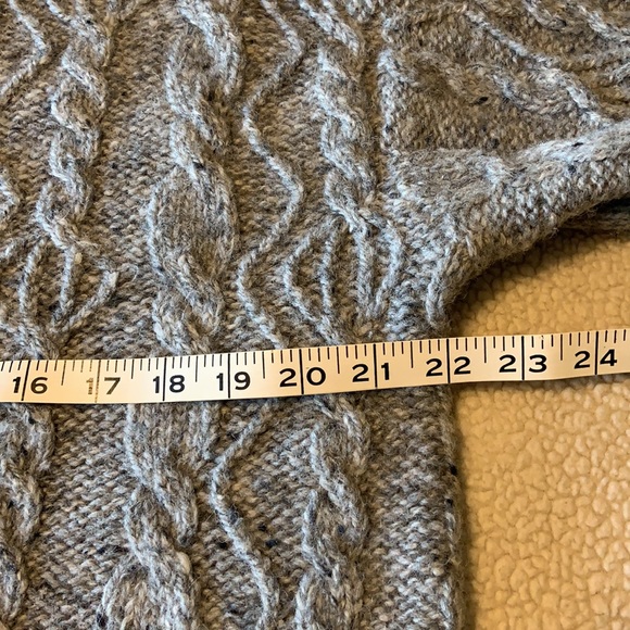 L.L. Bean wool sweater - Picture 5 of 10